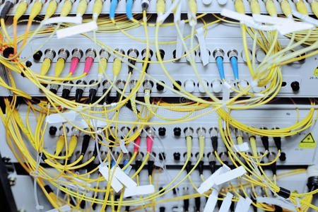 廣西科毅光開關(guān)在數(shù)據(jù)中心與軍工通信場景應(yīng)用部署圖 廣西科毅光開關(guān)在數(shù)據(jù)中心與軍工通信場景應(yīng)用部署圖